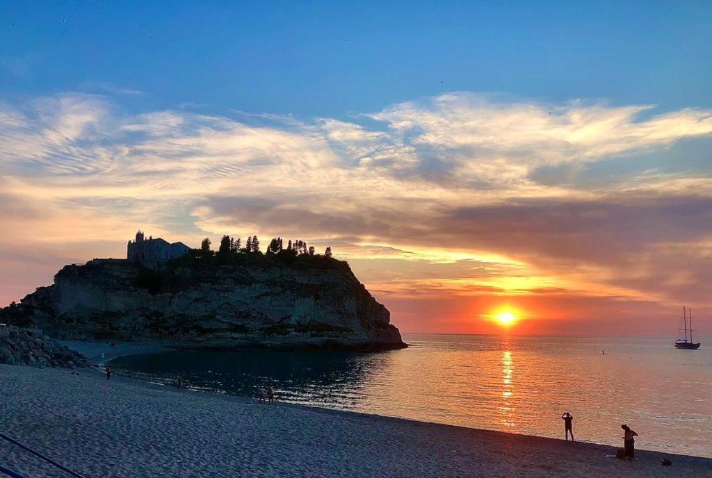 The Queen Tropea Exterior foto